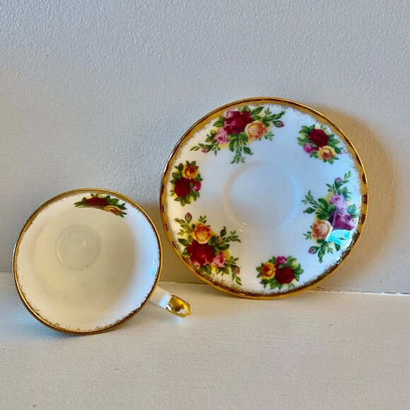 Royal Albert Old Country Roses Le Petite Teacup and Saucer - Picture 2 of 5